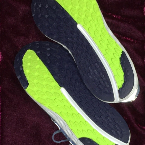 NEW BALANCE FRESH FOAM VONGO V4 M - 8 F -10 { EE WIDE } - Picture 9 of 16